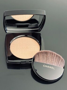 CHANEL LES BEIGES Limited Edition Healthy Glow Highlighting Powder